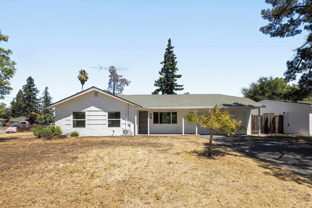 @ Marbella Lane - Spacious 2BR Home Near Westgate