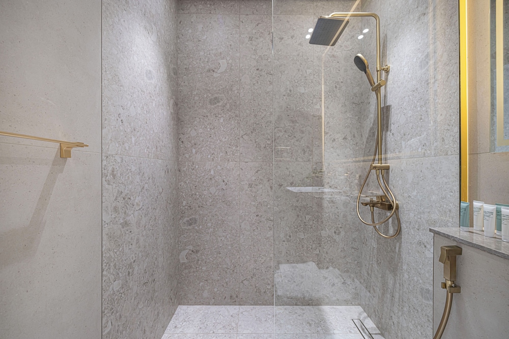 JVC Suites by Hostiva - City View
