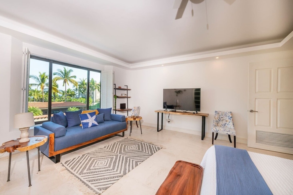 Premium 3 Bedroom Condo - Property Image 32