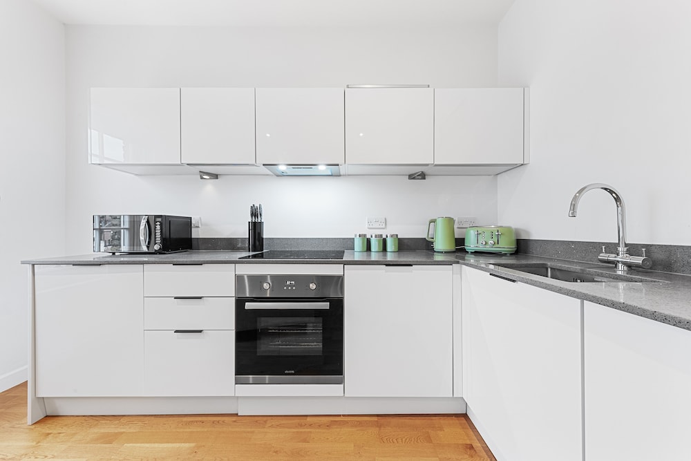 Stunning 1 Bed Apartment Near Heathrow London