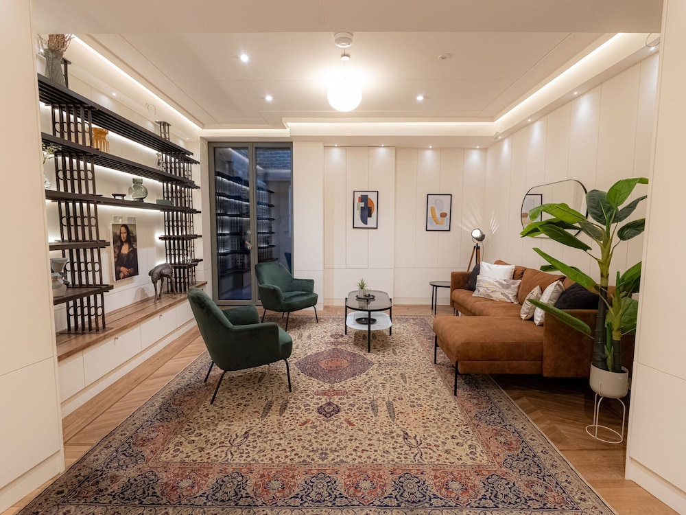 Discover The Underworld Five Bedroom by Belvilla