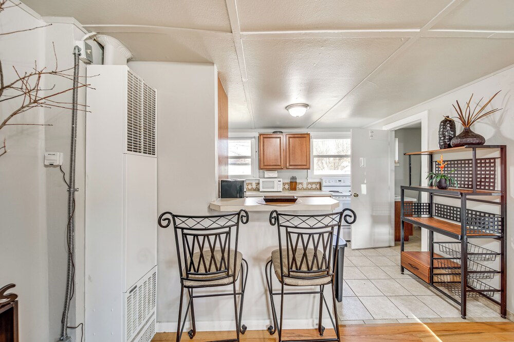 1 Mi to Camels Back Park: Boise Studio w/ Patio!