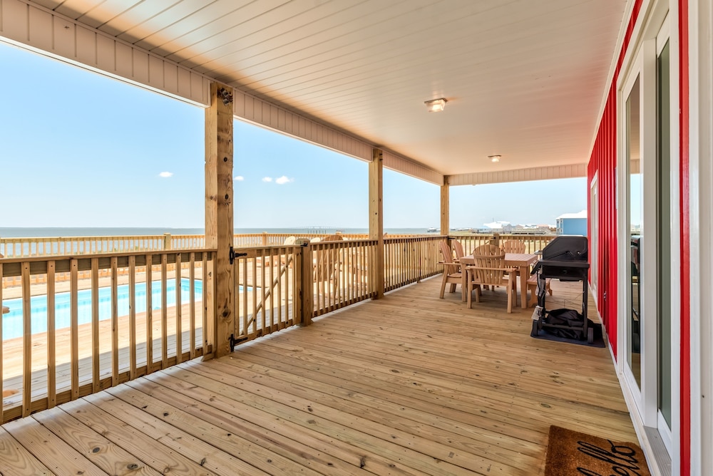 Wine N' Sea - 2704 Bienville 5 Bedroom Home by RedAwning