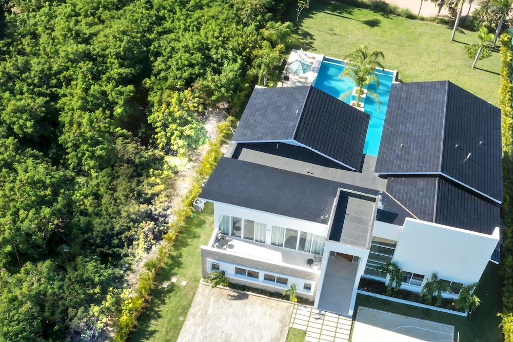 Cap Cana Villa for Rent Modern Fresh and Fully-equipped Oceanfront Villa