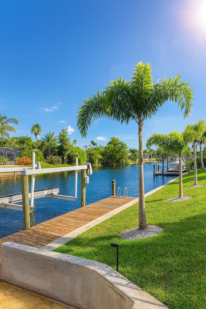 Seahorse Cove - Pool, Gulf Access & Tiki Bar 3 Bedroom Home