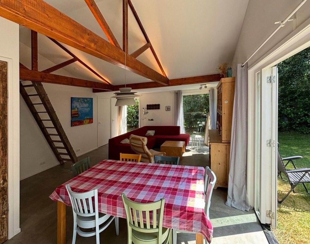 Renovated Bungalow With Garden for Families