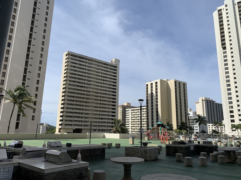 Waikiki Banyan-Free Parking-Free WI-FI: other photo