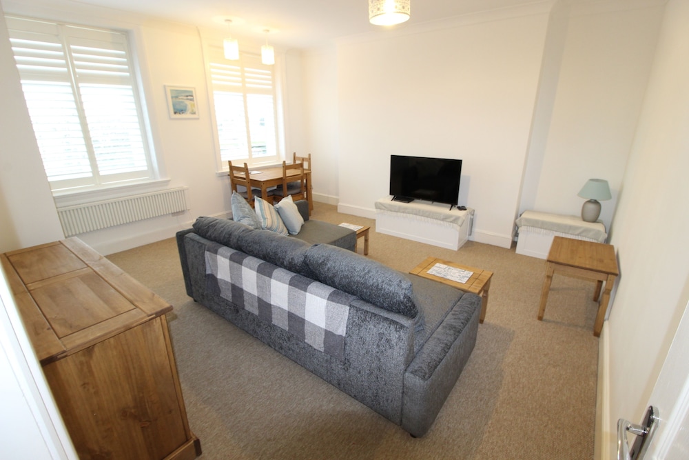 Stunning one Bedroom Apartment in Bournemouth view 3