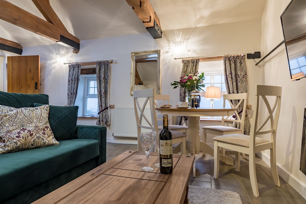 The Stables at Brambles Farm - Sleeps 2, Wifi