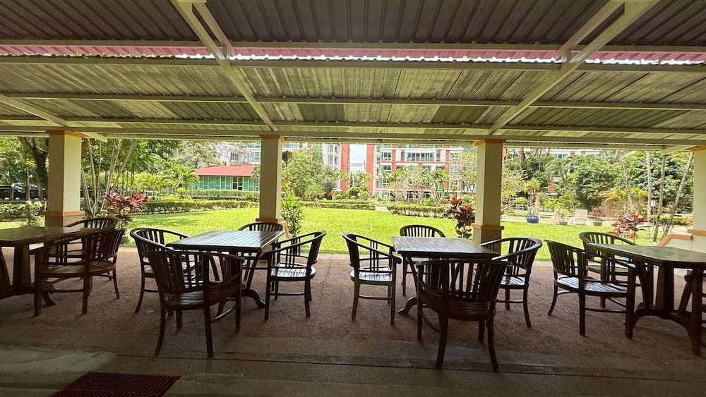 Palace - Spacious 1 Bedroom Condo With Shared Pool