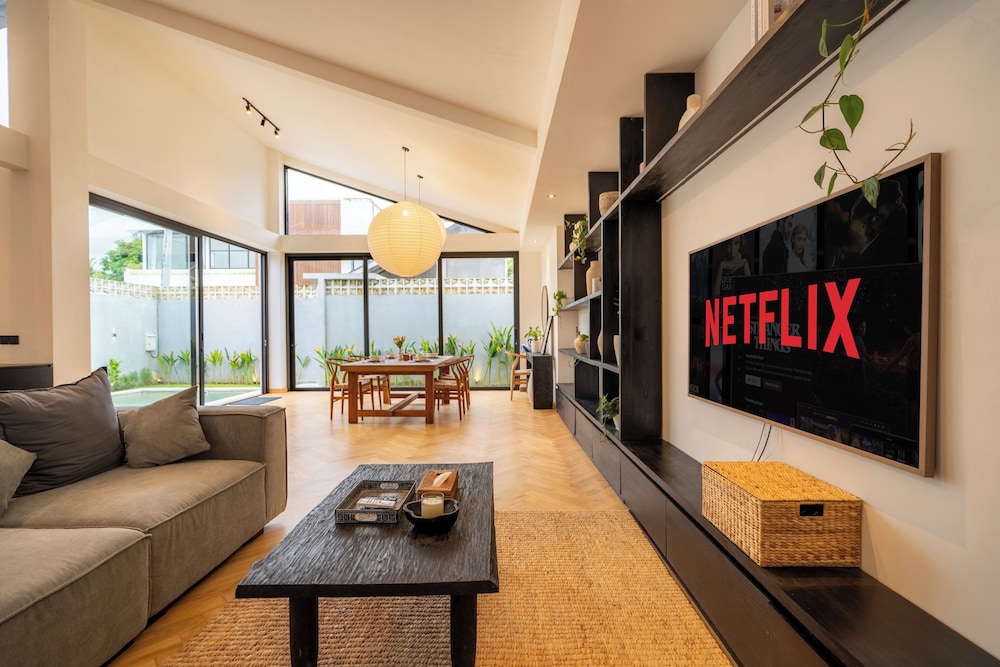 Black Villa by Betterplace