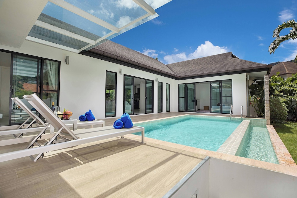 Designer 3BR Villa Silver Pool in Kamala