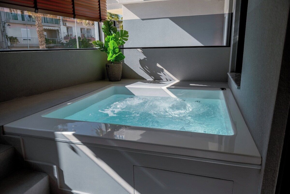 G B Urban Spa by Cretanhouses
