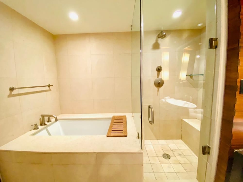 Carillon Miami Beach Private Suites
