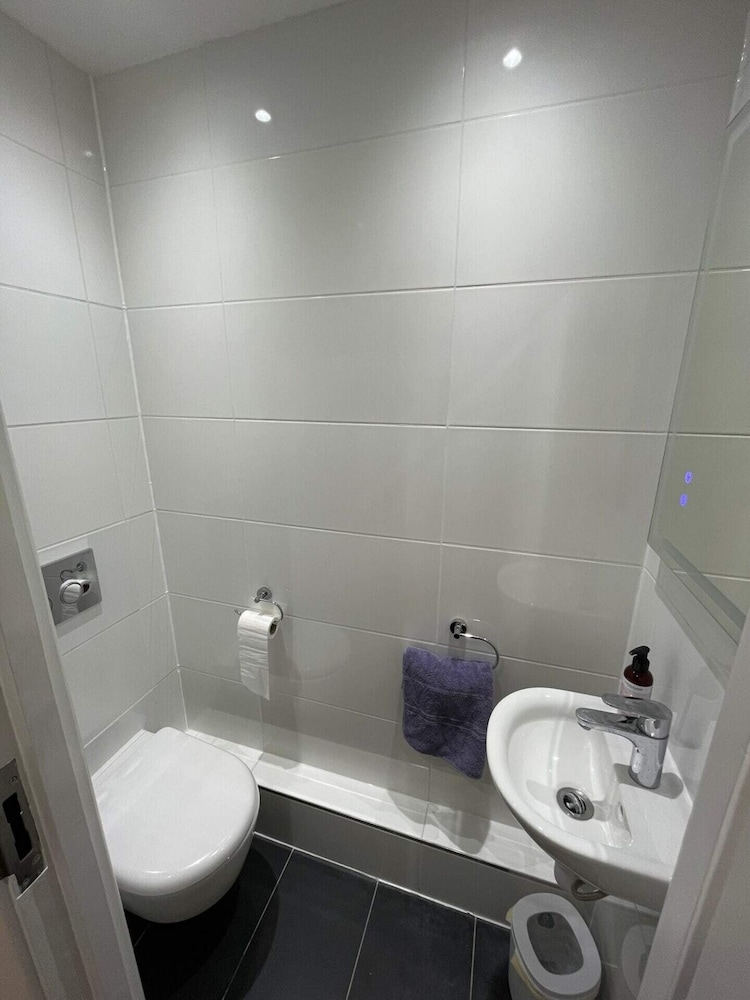 Stunning 3BD Maisonette W/balcony - Old Street!