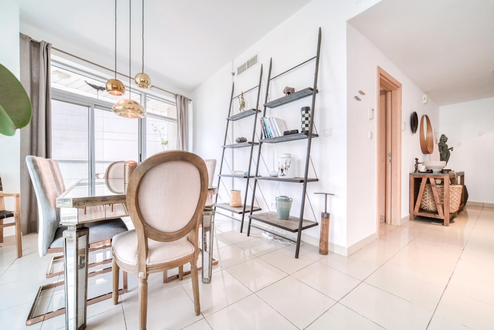Enchanting 1BR w Balcony Overlooking Dubai Marina