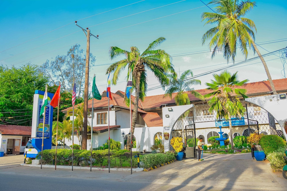 Best Western Jangwani Sea Breeze Hotel