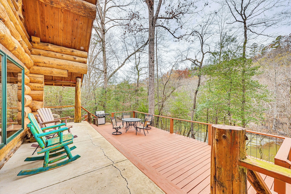 Fish, Boat & Hike: Pet-friendly Cabin in Arkansas