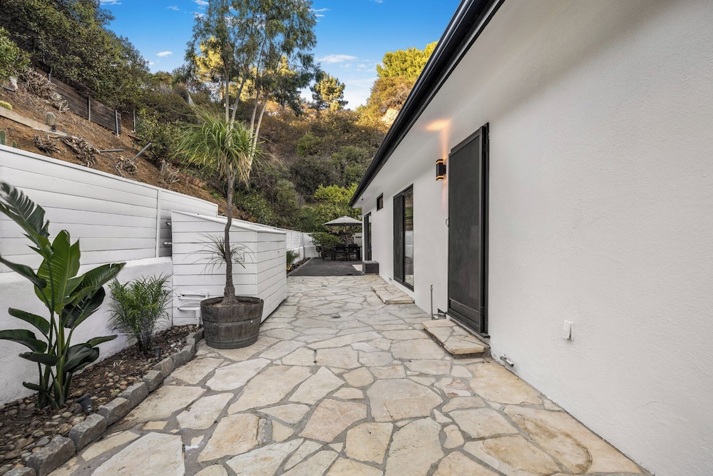 Shirley Lane- Elegant Mid-century Oasis With Pool & Canyon Views - Image 3