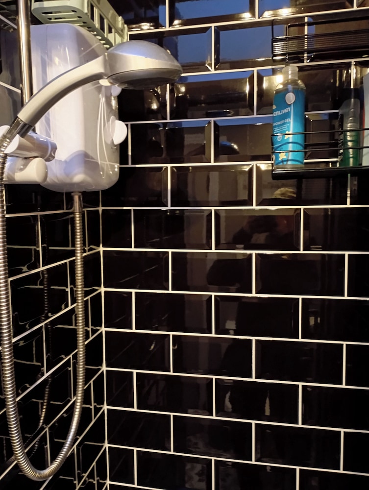 Cosy Cottage- Sleeps 4, Free Parking & Golf Nearby
