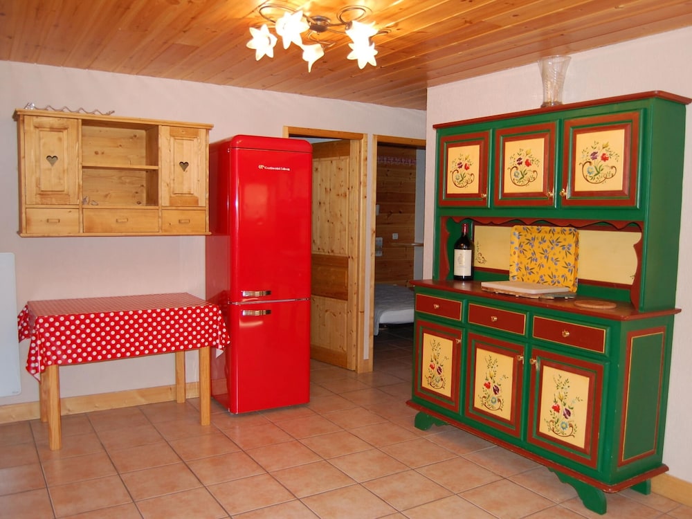 Spacious Holiday Home Near Center of Champagny
