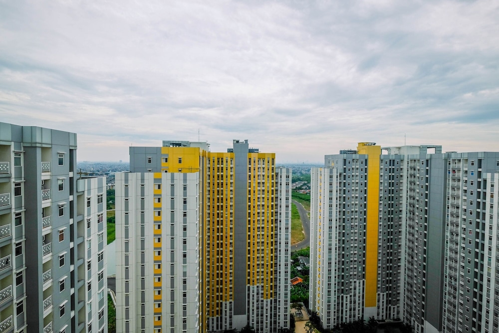Comfortable and Lovely 2BR Apartment at Springlake Summarecon view 3