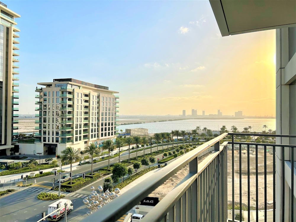 New! Luxurious Stay Dubai Creek Balcony & View