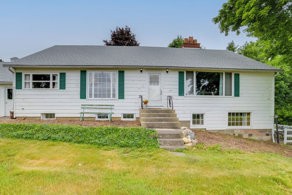 Cozy Hillsdale Home 1 Mi to Baw Beese Lake! - Property Image 17