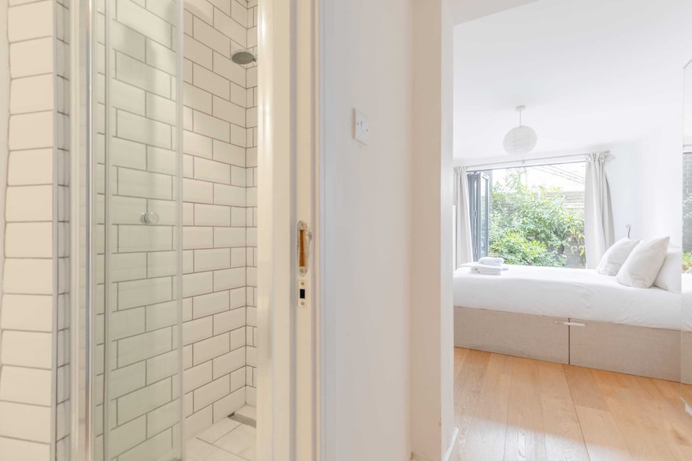 Homely 2BD Flat W/private Patio Near Maida Vale!