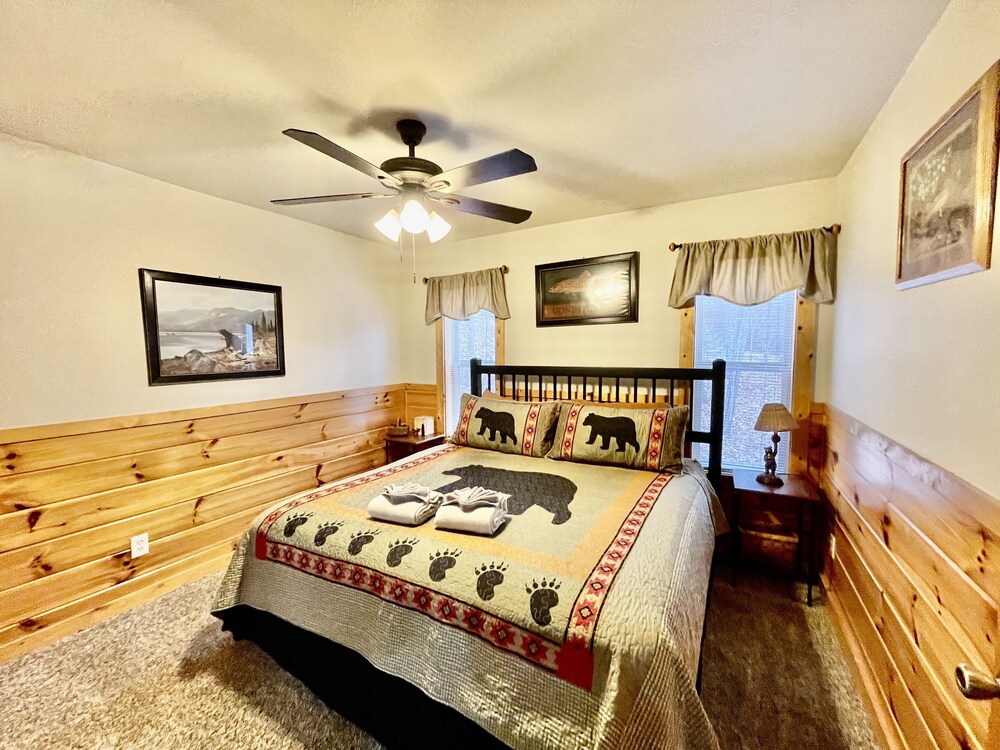 Picture Perfect 2 Bedroom Cabin by RedAwning - Property Image 18