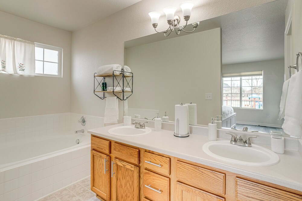 5 Mi to Cherry Creek State Park: Cozy Family Home!