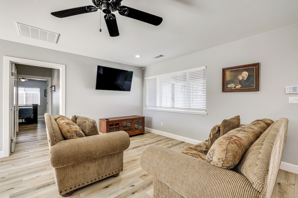 Quaint Hughson Vacation Rental, Walk to Downtown! - Property Image 27