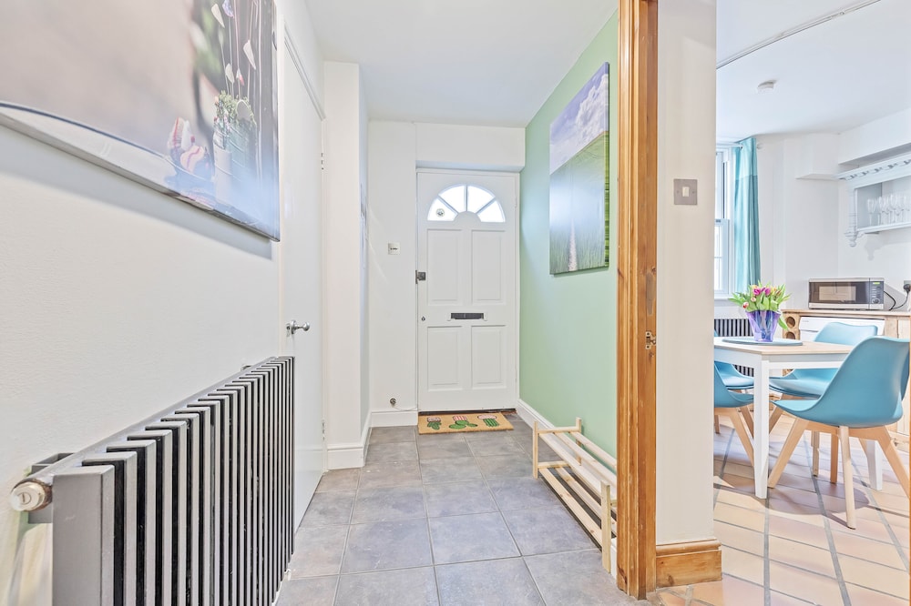 Pebble Mews House | By My Getaways | Parking for one small car