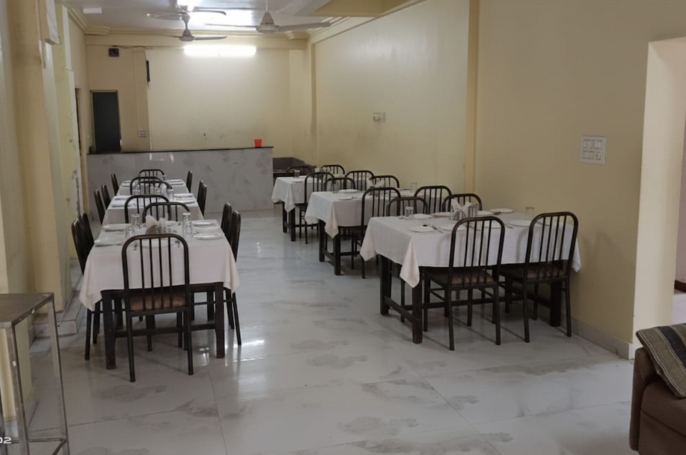 Hotel Radhika