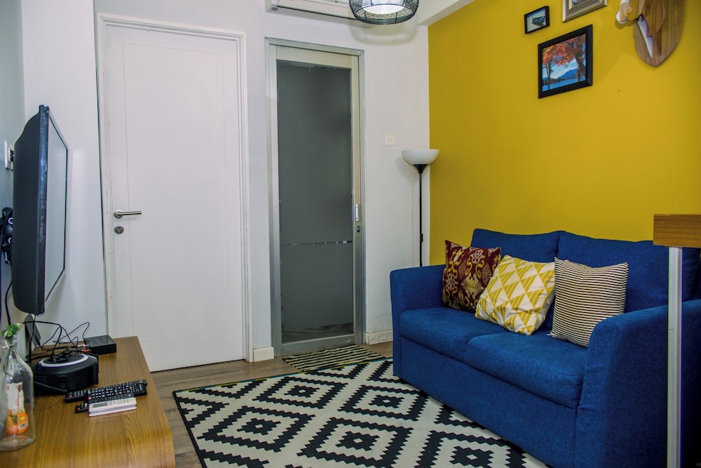 Cozy And Comfort 1Br With Walk In Closet At Pakubuwono Terrace Apartment