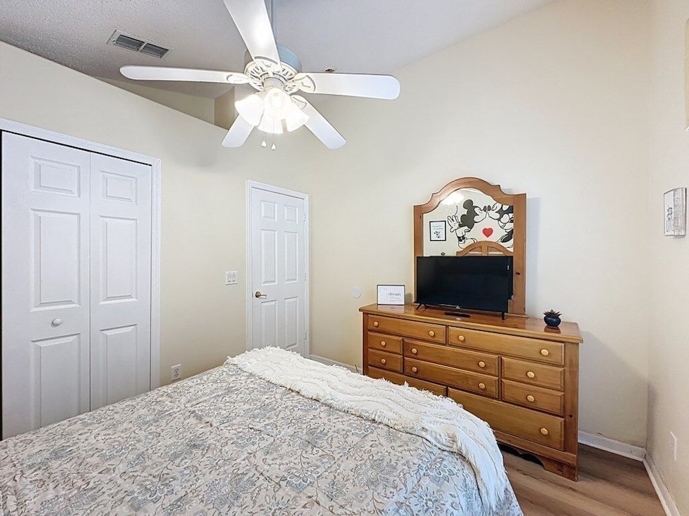 Incredible 4 Bed Pool/spa Home, Minutes To Disney 4 Bedroom Villa
