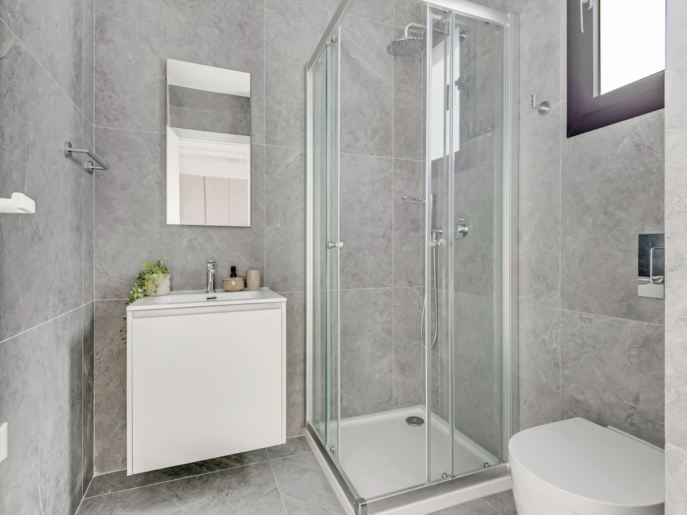 Sanders Crystal 2 Limassol