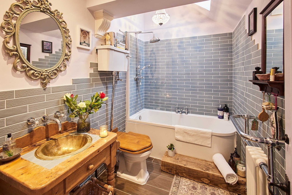 Host Stay Lilac Cottage