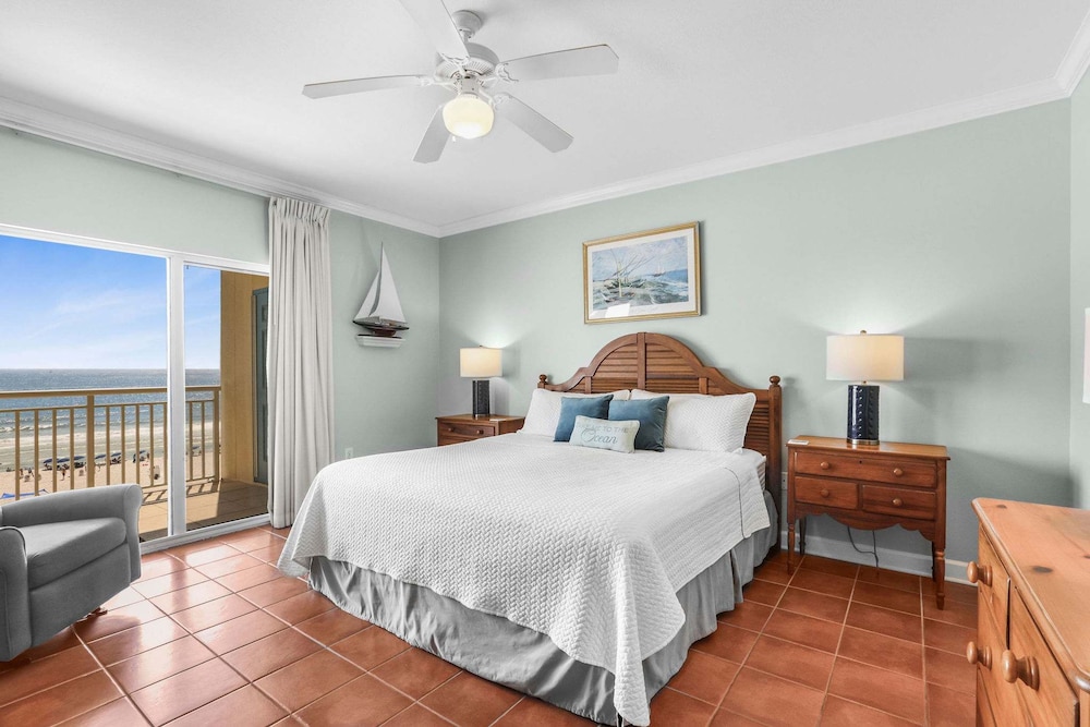 Admirals Quarters 508- Luxury Beachfront Condo 3 Bedrooms 3 Baths 5th Floor