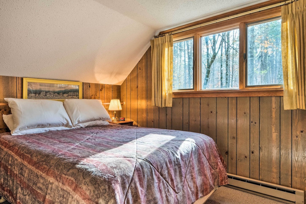 Mountain-view Conway Cabin ~ 9 Mi to Slopes!