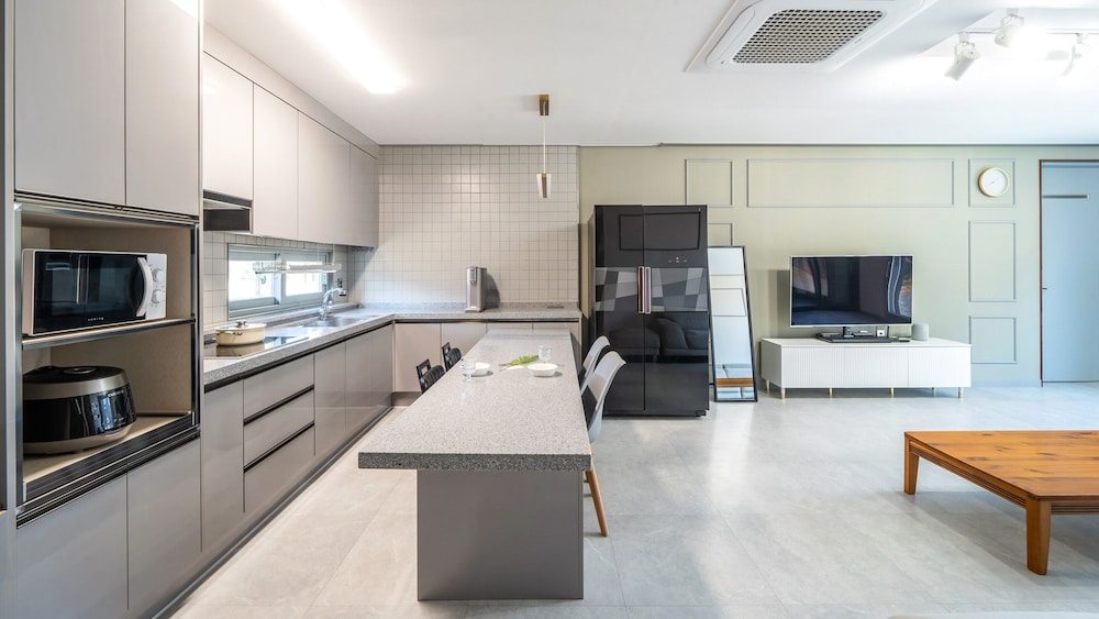 Goseong Hoostay Caravan Pension