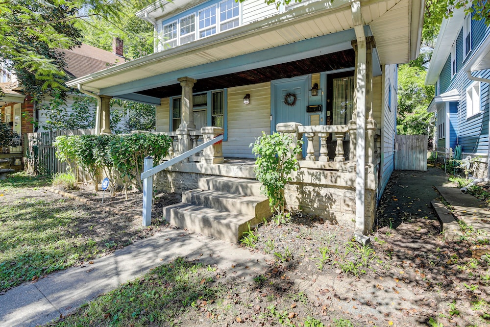 3 Mi to Dtwn Indy: 20th-century Apt w/ Fenced Yard