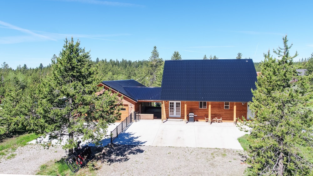 Hotel Rimfire Refuge - Image 1