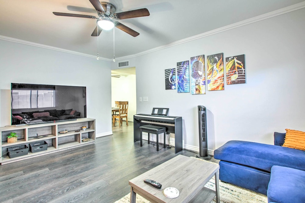 Chic Mesa Home - Furnished Patio + Gas Grill! view 5