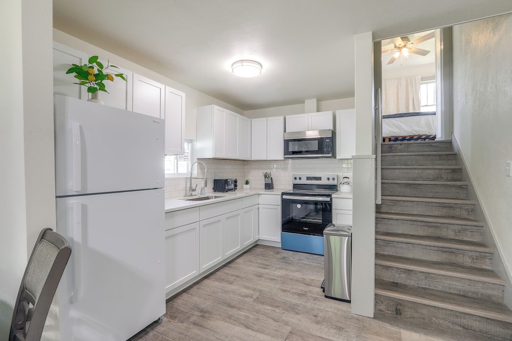 4 Mi to Dtwn: Charming Retreat in Wichita!