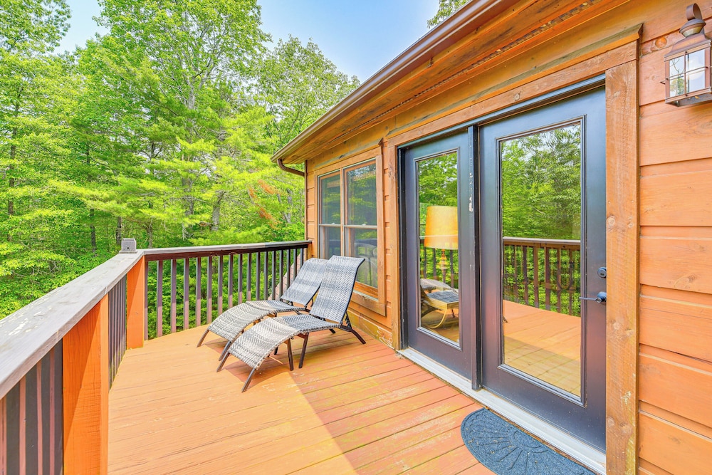 Blue Ridge Mtns Retreat w/ Views, 1 Mi to Parkway!