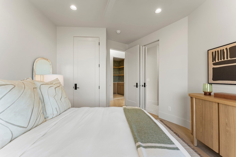 Black Desert Retreat 4 Bedroom Home