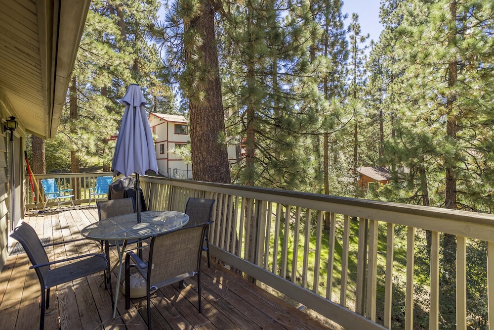 1 Mi to Slopes: Big Bear Ski Haven w/ Hot Tub