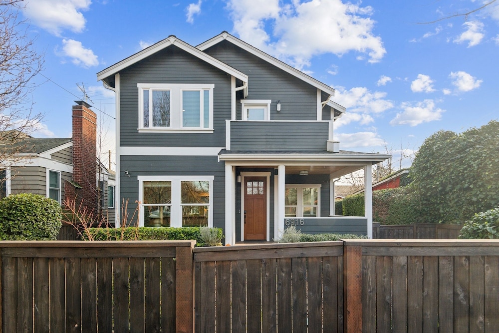 Spacious Family Retreat Media Room & Patio 3 Bedroom Home