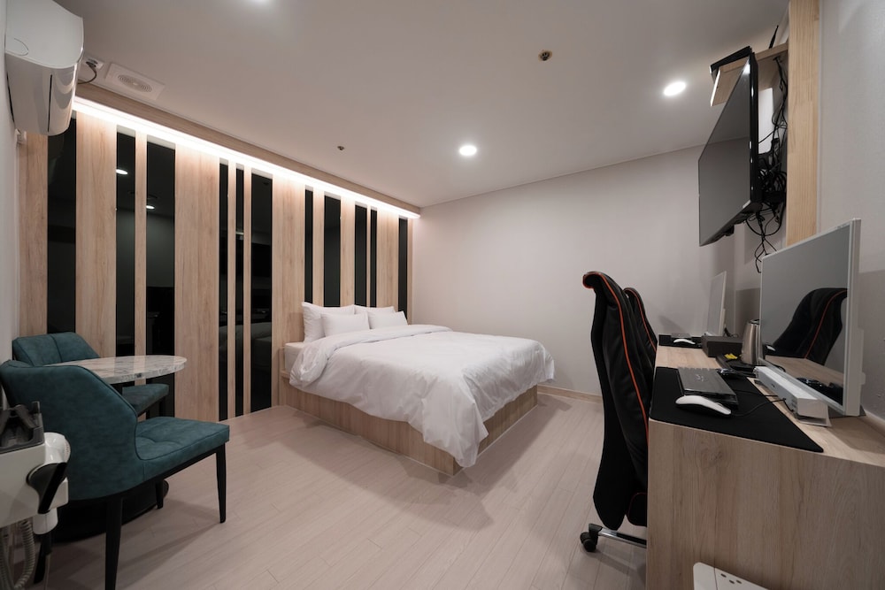 Hwajeong Hotel jun